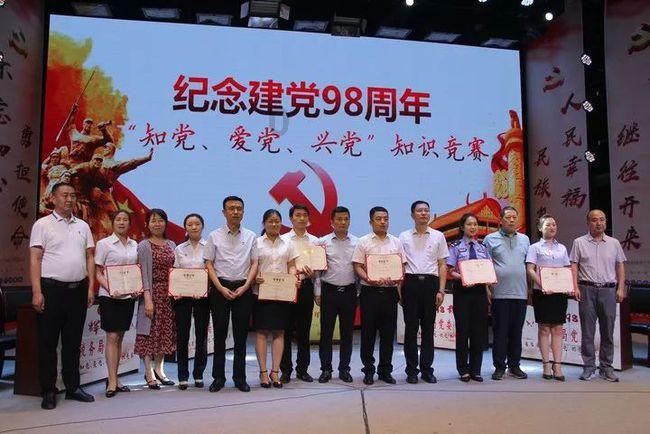 我长的丑。没有别人漂亮，整天都在意自己比不上她们好看，不如她们漂亮？没有她们一点点的漂亮好看？